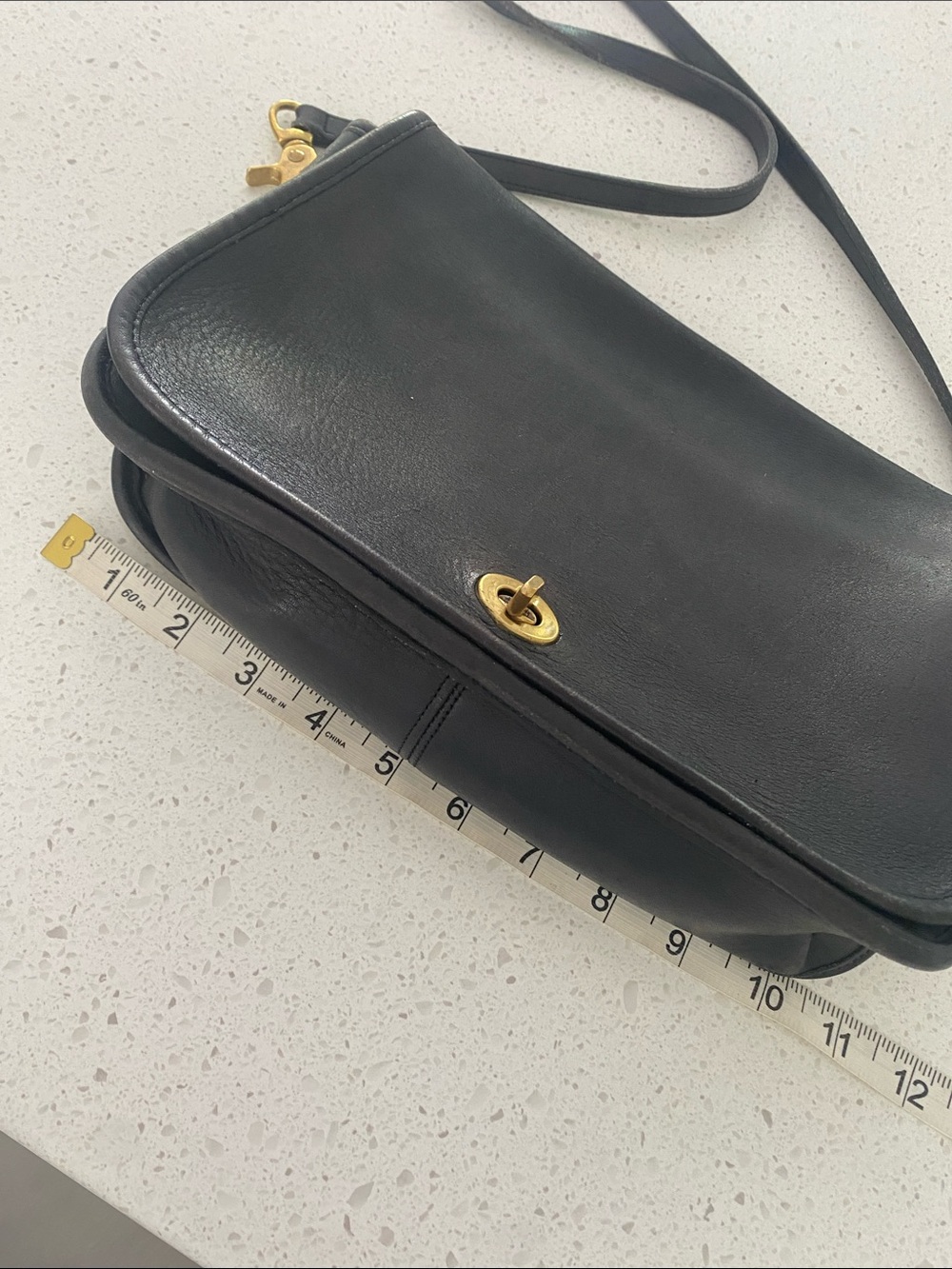 Vintage Coach city Black Leather Crossbody with Gold Turn-Lock legacy brass - Picture 2 of 6